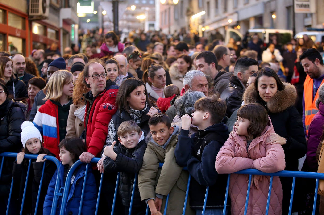 Fotos: Los Reyes Magos hacen soñar a los niños en Oviedo