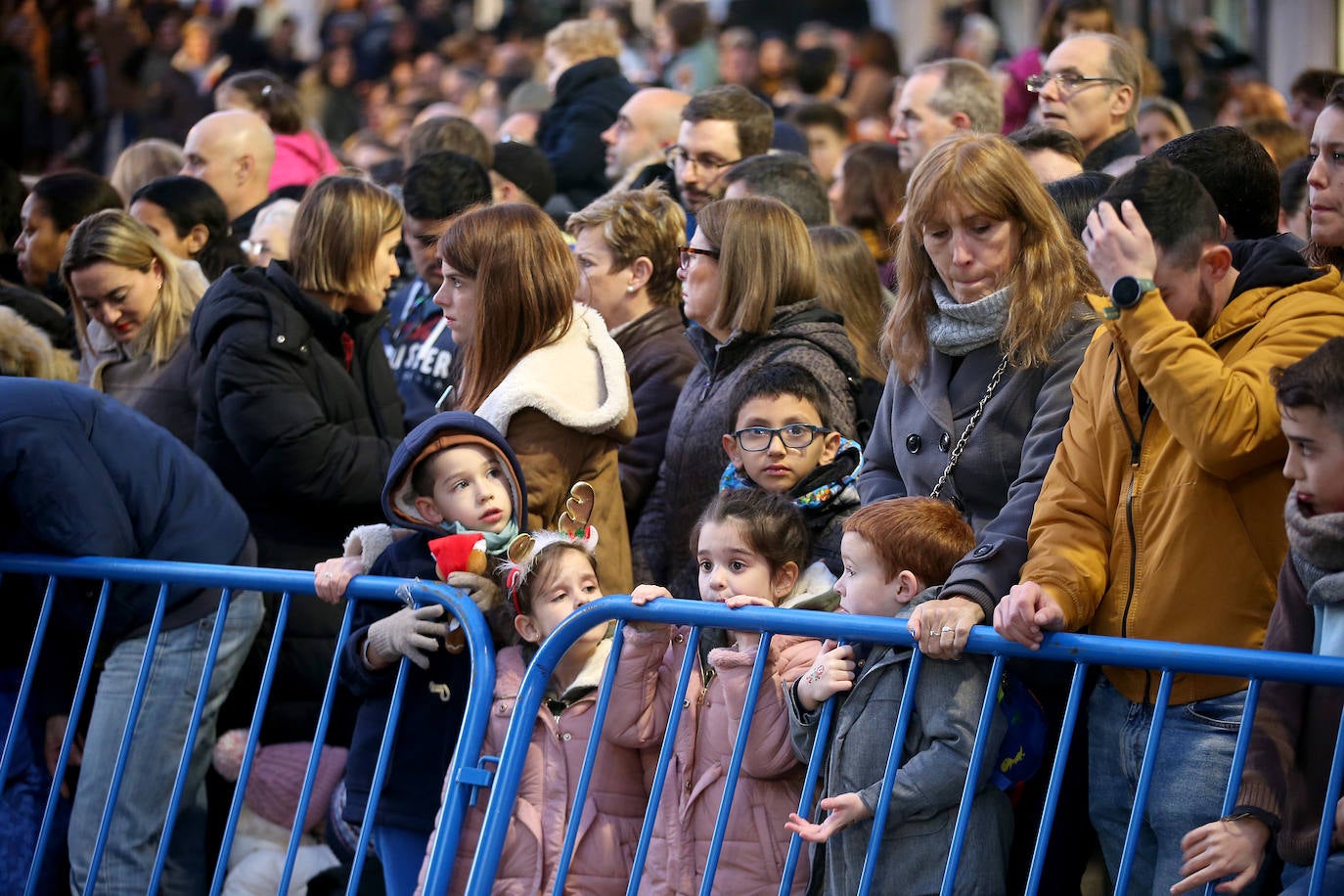 Fotos: Los Reyes Magos hacen soñar a los niños en Oviedo