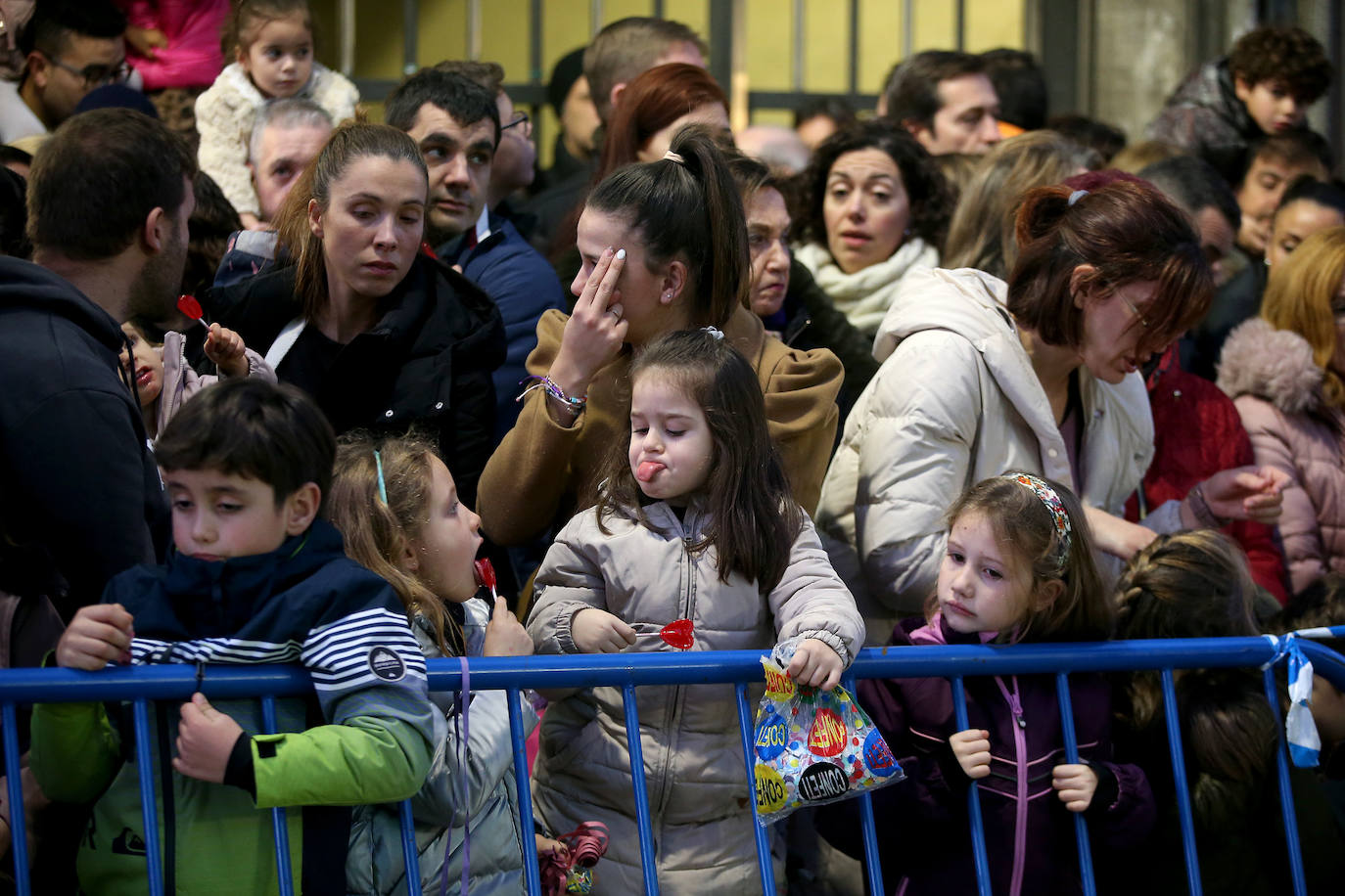 Fotos: Los Reyes Magos hacen soñar a los niños en Oviedo