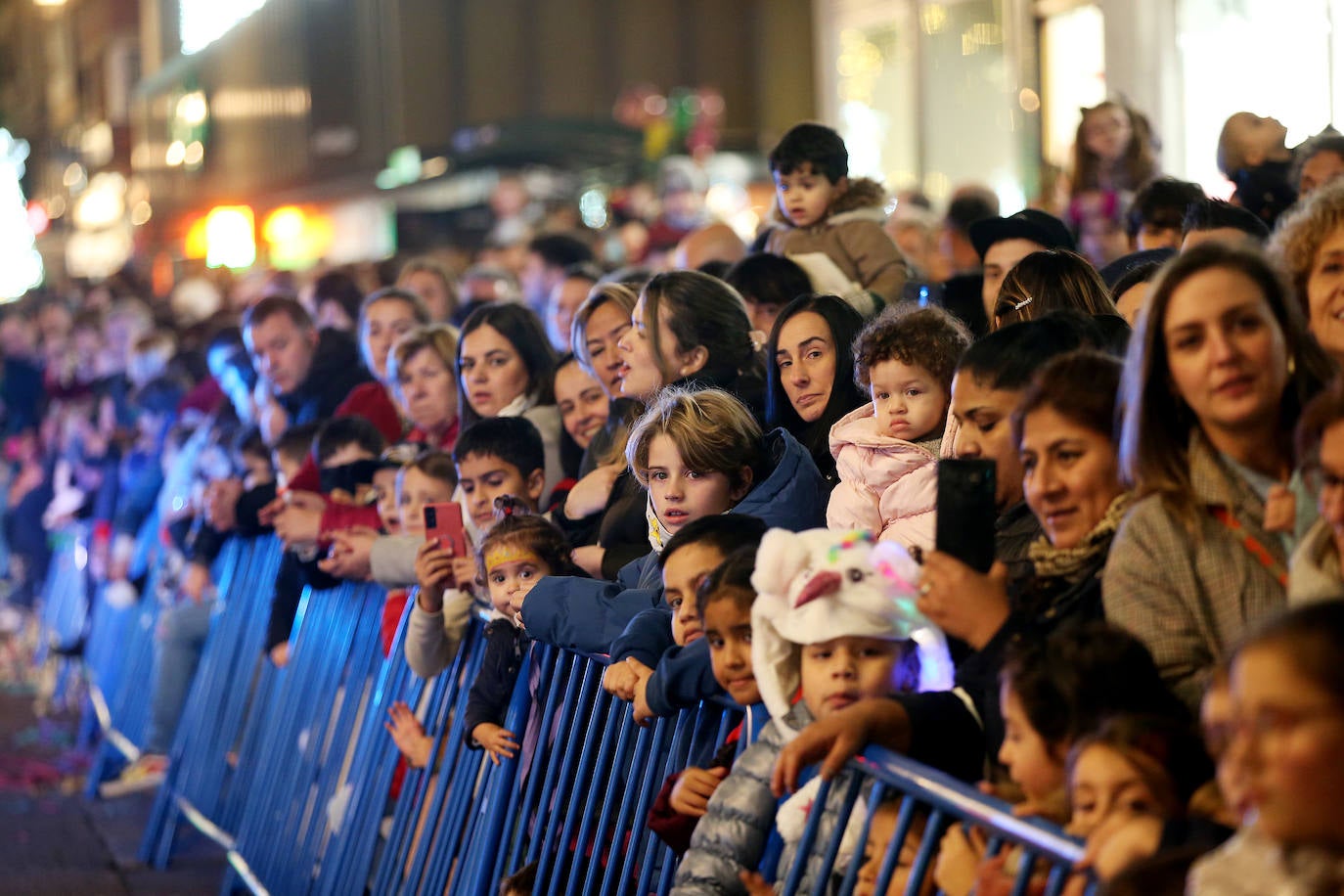 Fotos: Los Reyes Magos hacen soñar a los niños en Oviedo