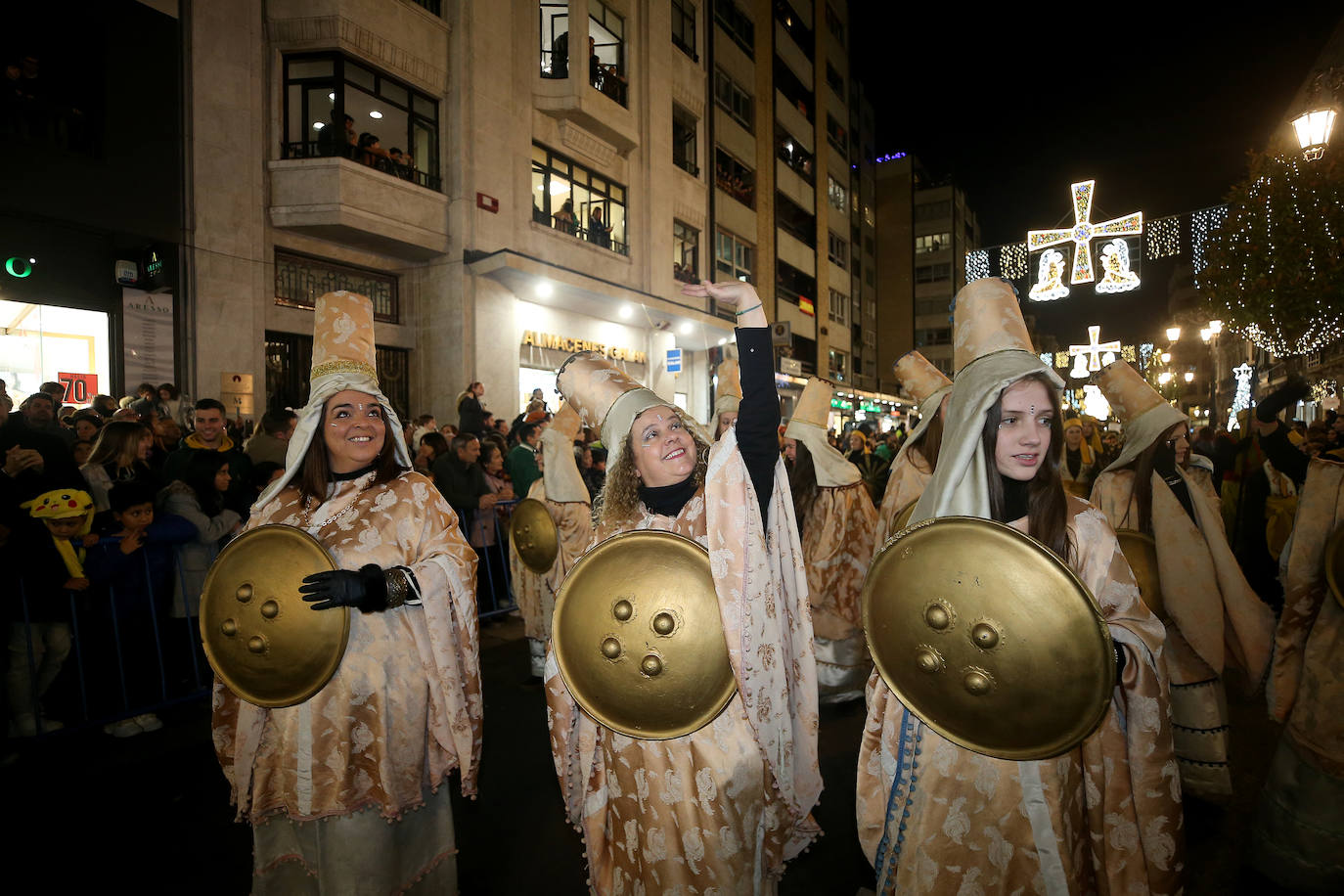 Fotos: Los Reyes Magos hacen soñar a los niños en Oviedo