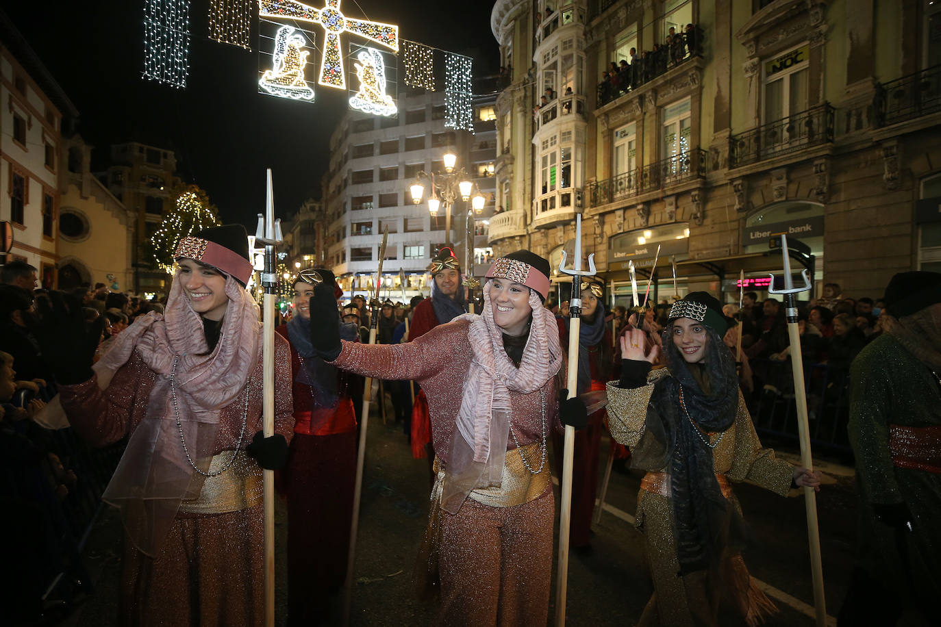Fotos: Los Reyes Magos hacen soñar a los niños en Oviedo