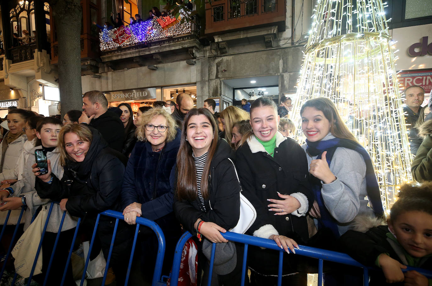 Fotos: Los Reyes Magos hacen soñar a los niños en Oviedo
