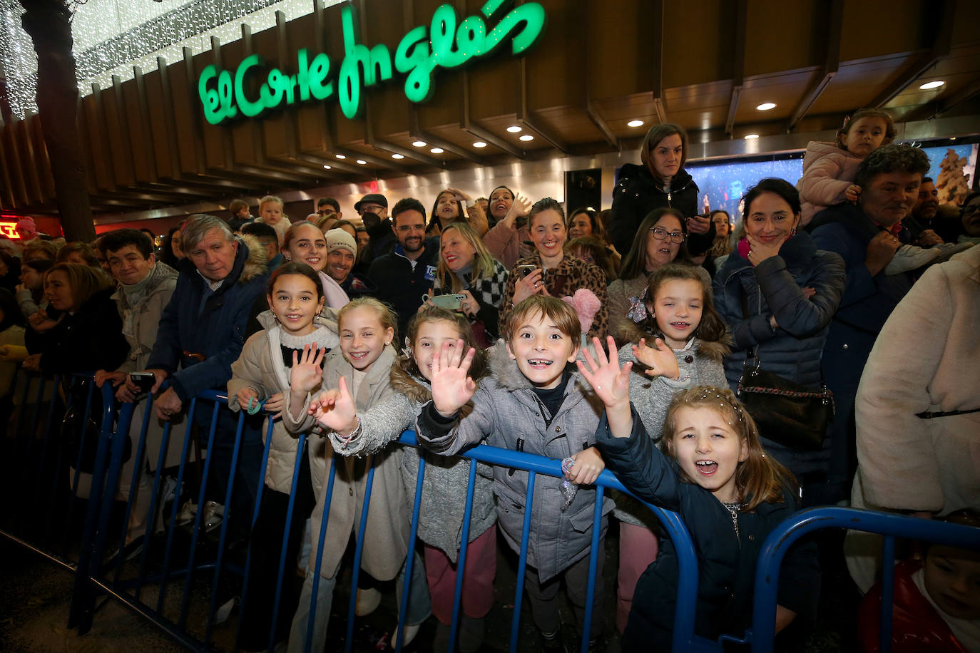 Fotos: Los Reyes Magos hacen soñar a los niños en Oviedo