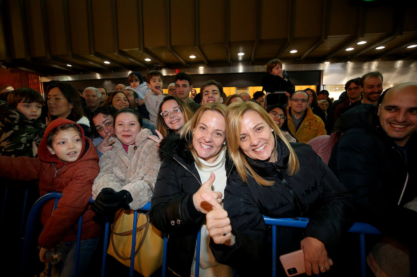 Fotos: Los Reyes Magos hacen soñar a los niños en Oviedo