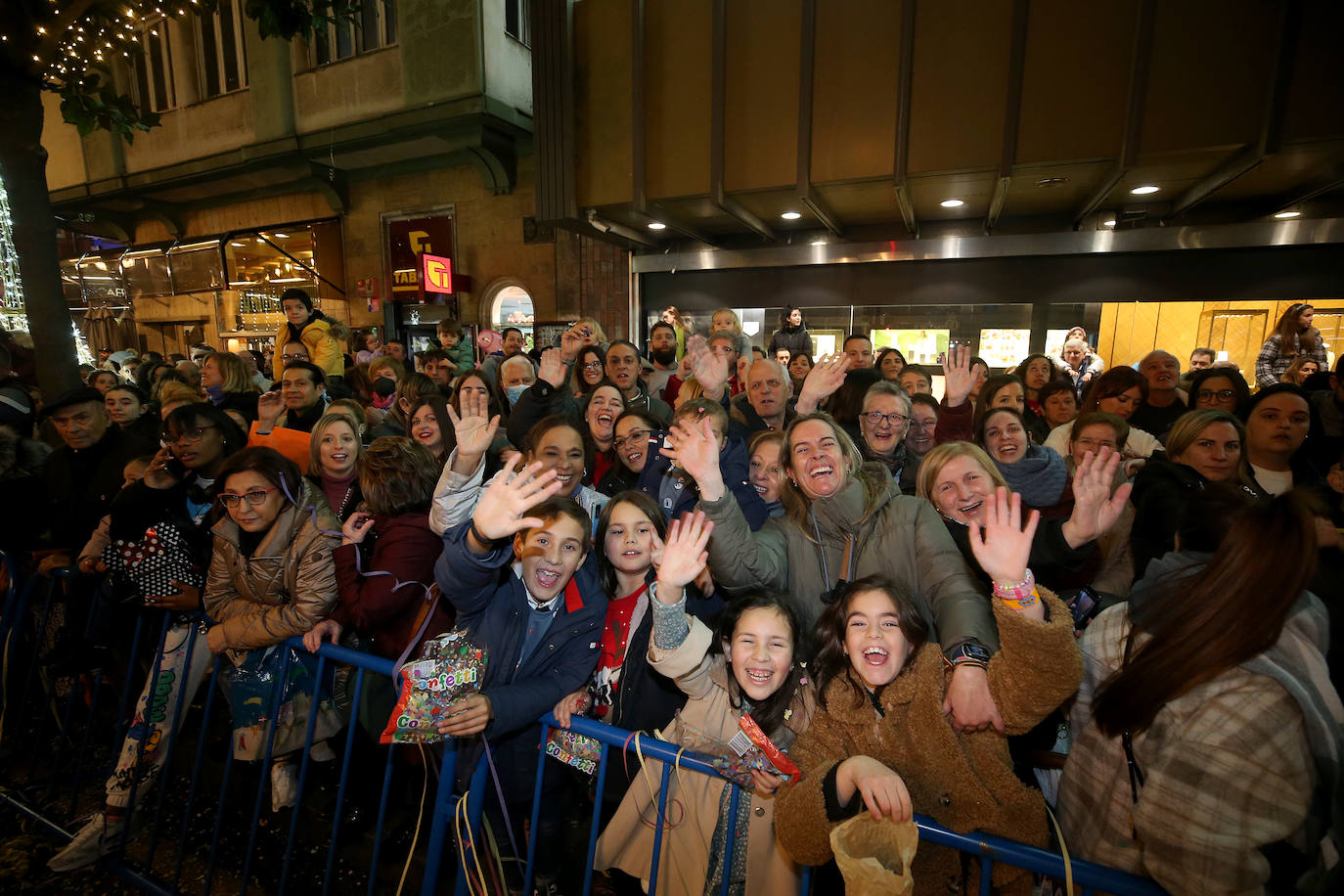 Fotos: Los Reyes Magos hacen soñar a los niños en Oviedo