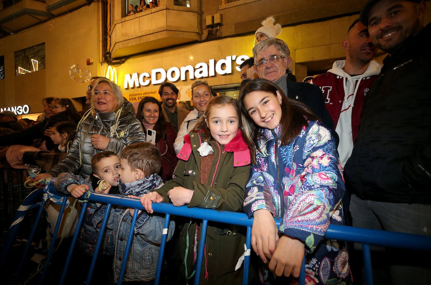 Fotos: Los Reyes Magos hacen soñar a los niños en Oviedo