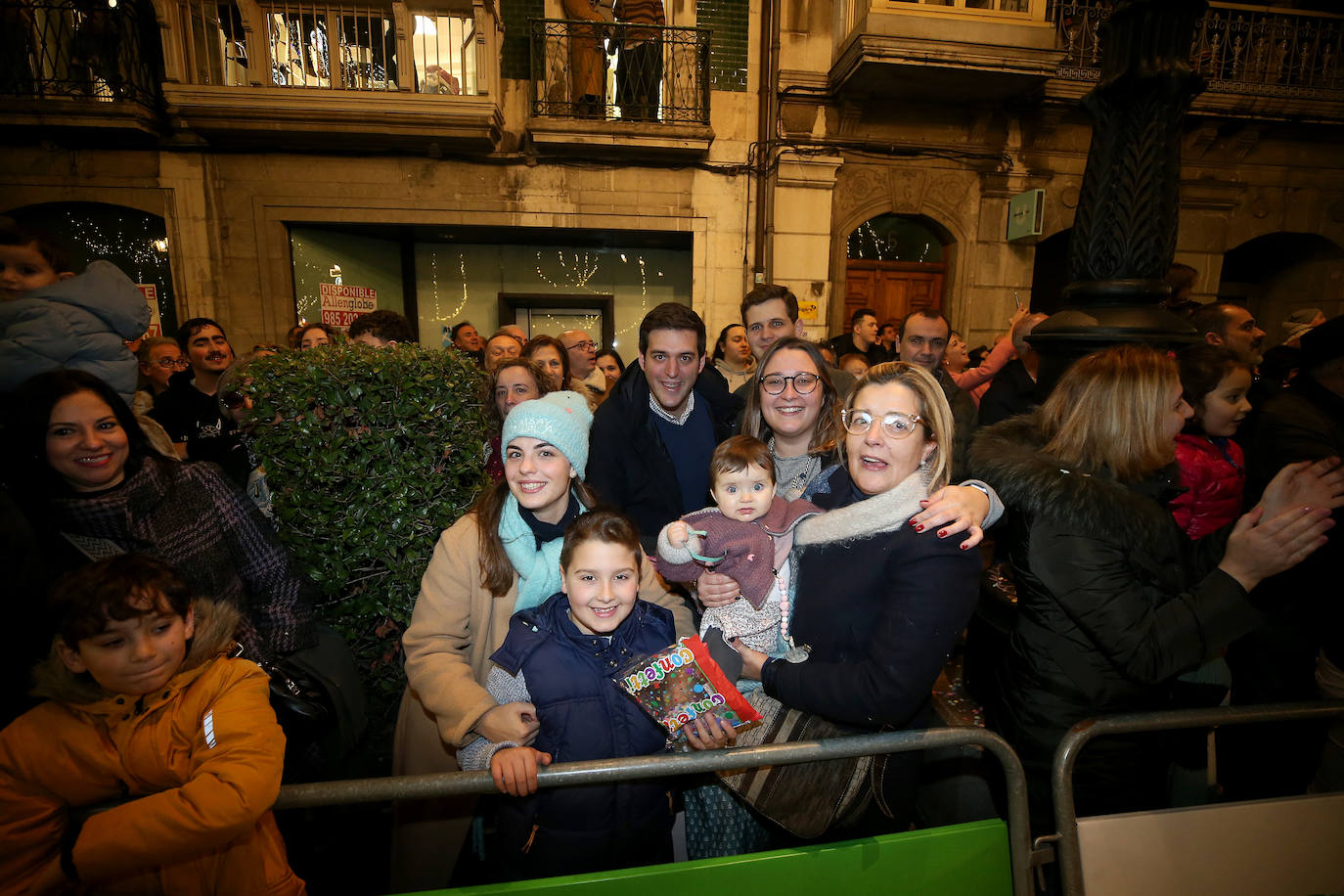 Fotos: Los Reyes Magos hacen soñar a los niños en Oviedo