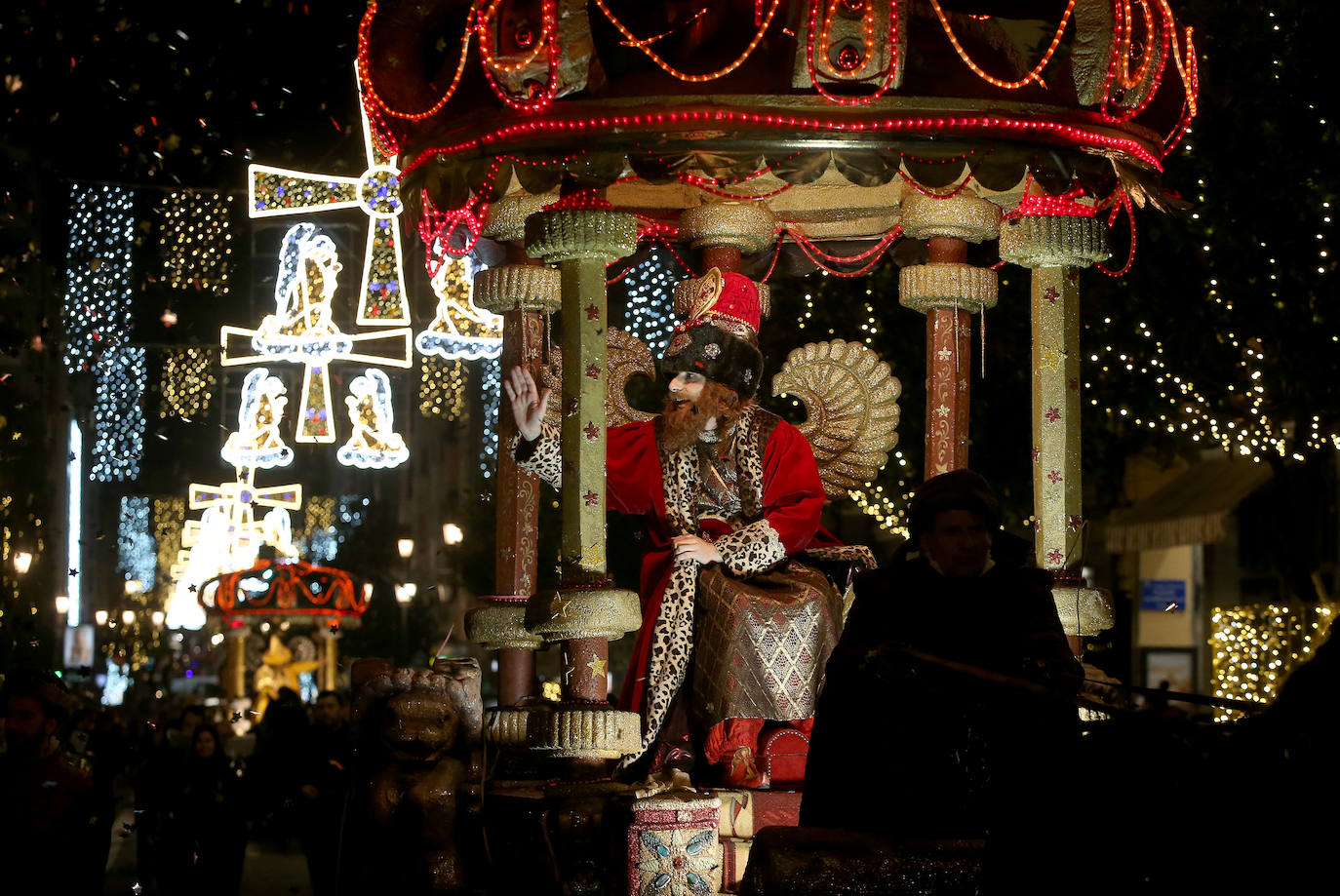 Fotos: Los Reyes Magos hacen soñar a los niños en Oviedo