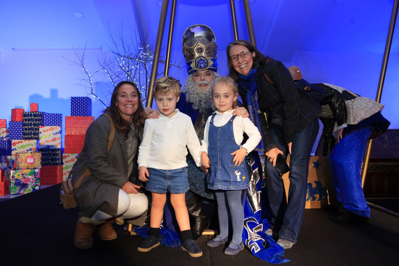 Fotos: Los Reyes Magos llevan a Oviedo la ilusión y aseguran traer «una comitiva con muchos regalos»