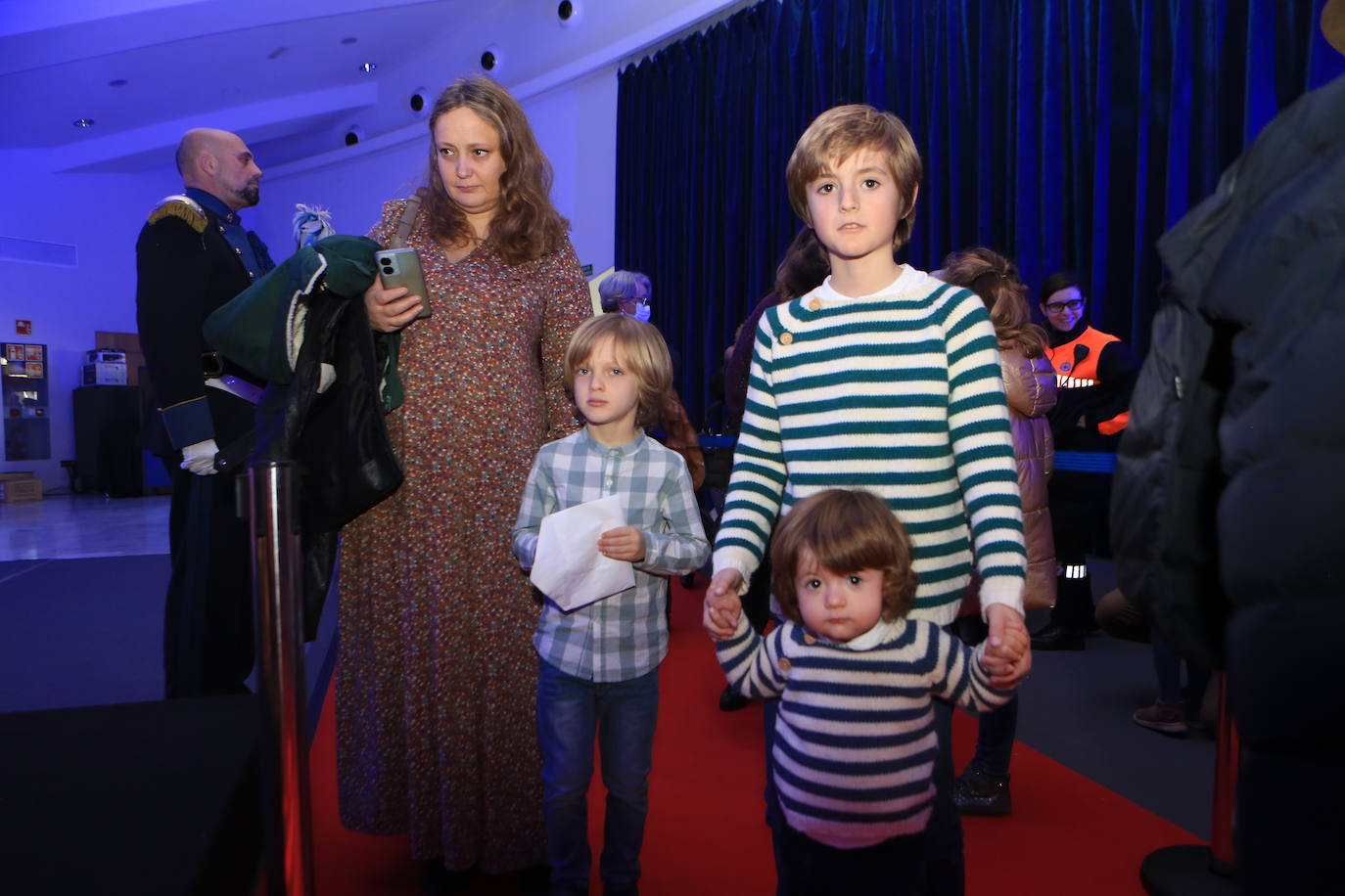 Fotos: Los Reyes Magos llevan a Oviedo la ilusión y aseguran traer «una comitiva con muchos regalos»
