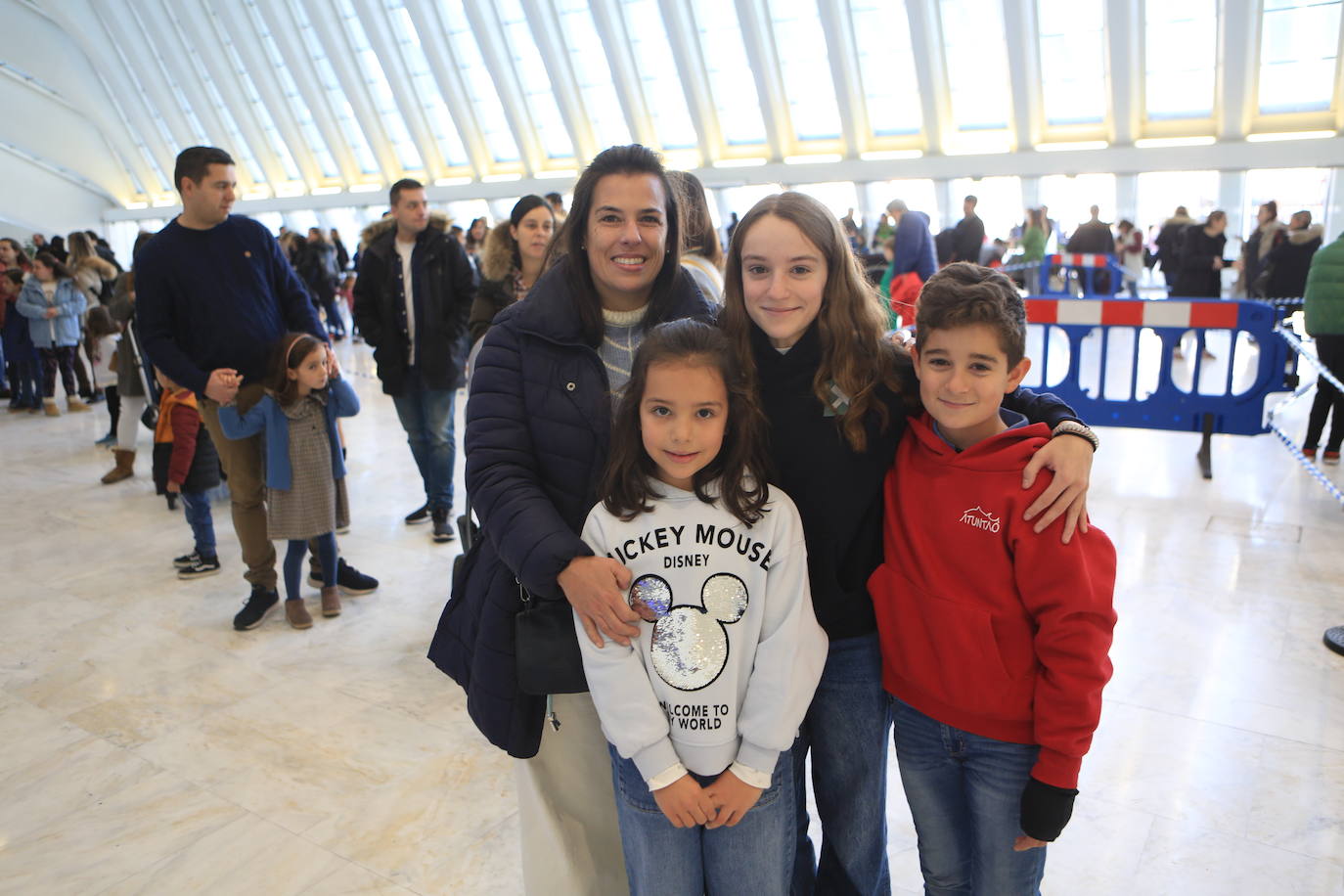 Fotos: Los Reyes Magos llevan a Oviedo la ilusión y aseguran traer «una comitiva con muchos regalos»