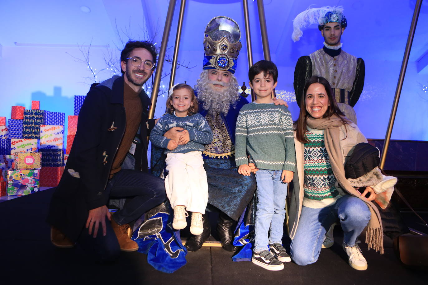 Fotos: Los Reyes Magos llevan a Oviedo la ilusión y aseguran traer «una comitiva con muchos regalos»