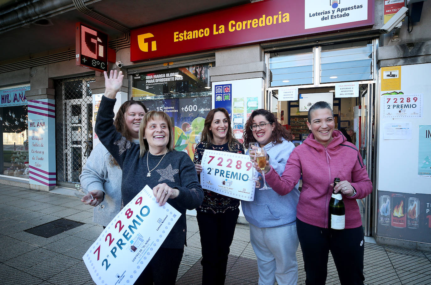 Fotos: Alegría desbordante en Oviedo por el segundo premio de El Niño