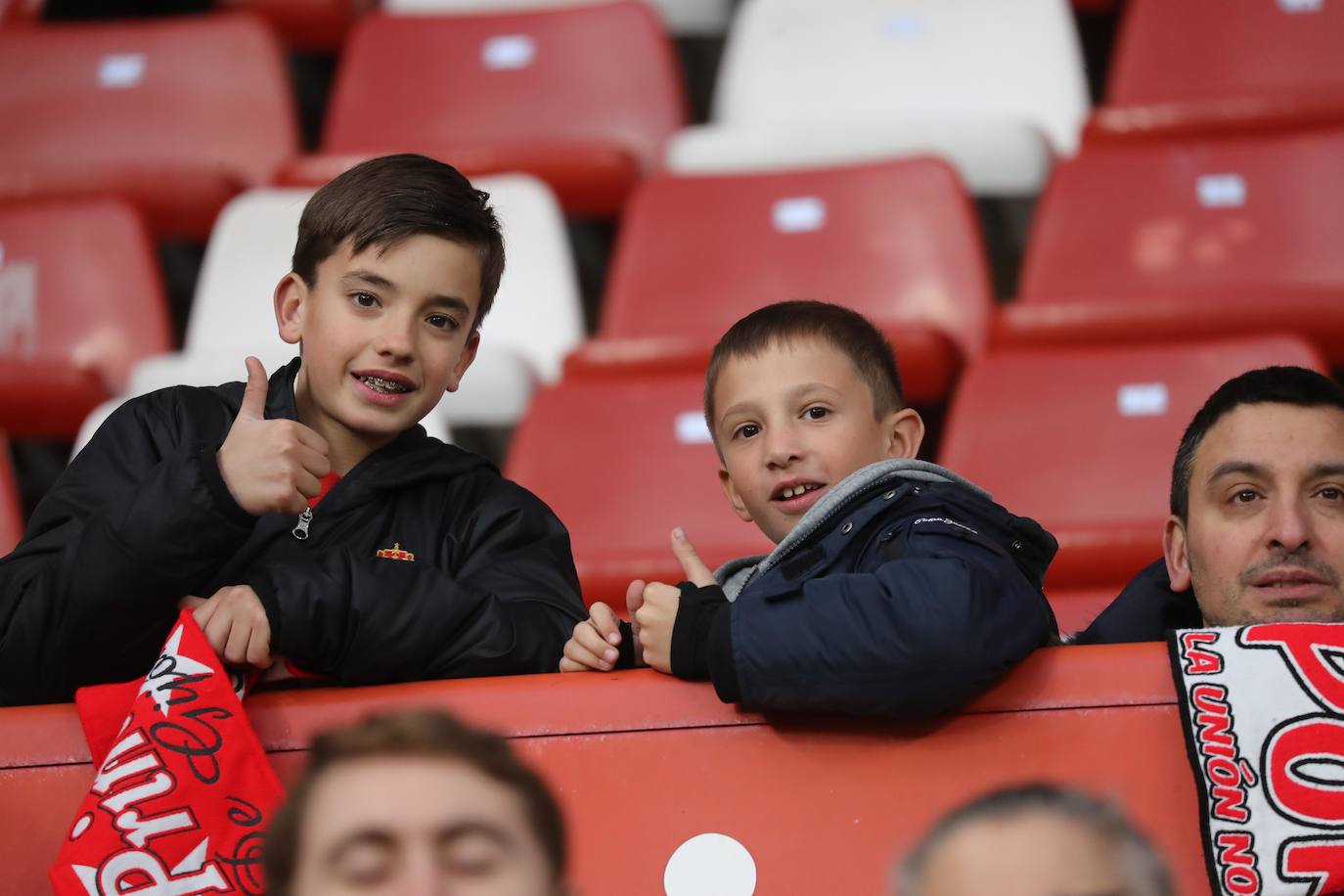 Fotos: ¿Estuviste en el Sporting - Levante? ¡Búscate en las fotos!