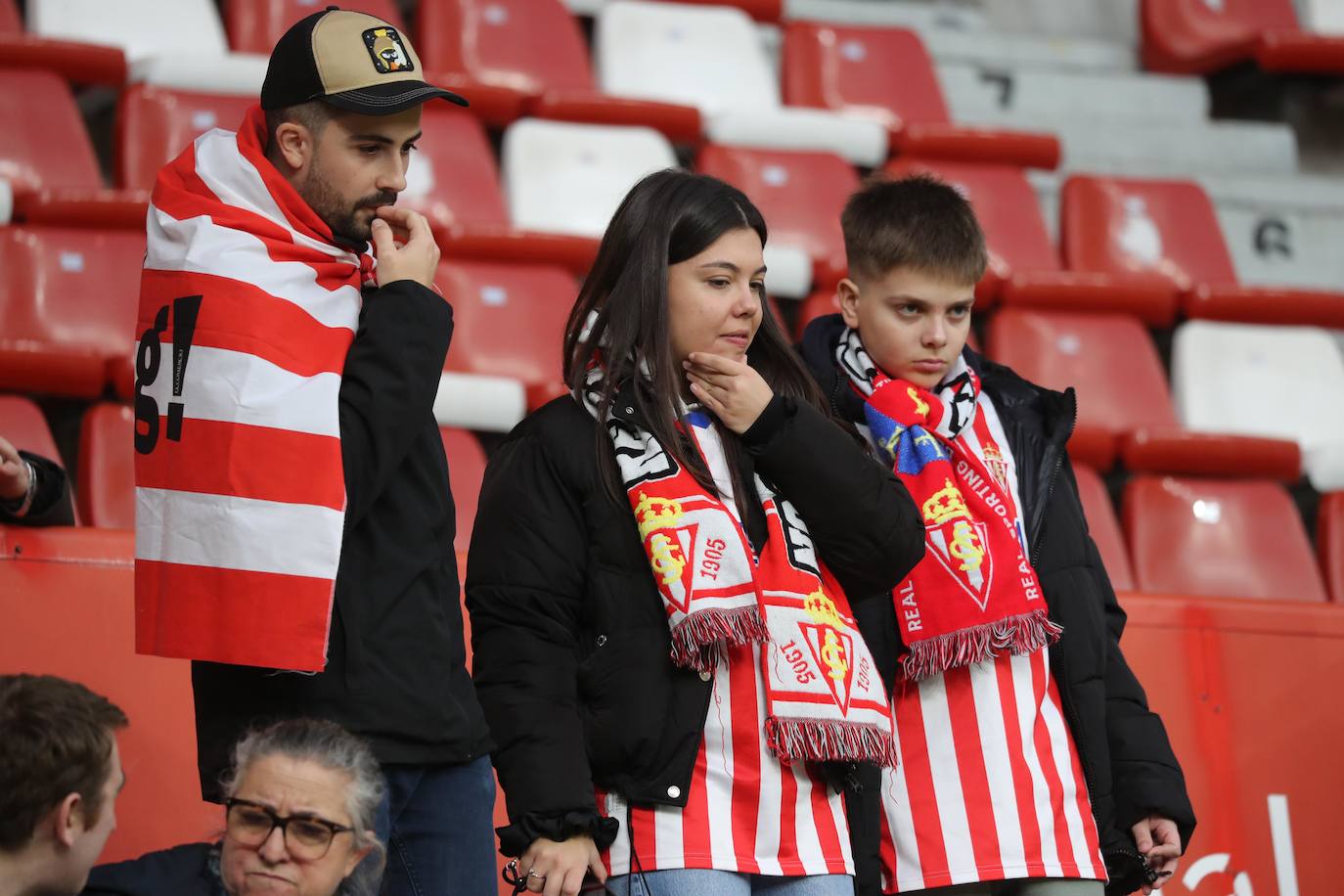 Fotos: ¿Estuviste en el Sporting - Levante? ¡Búscate en las fotos!