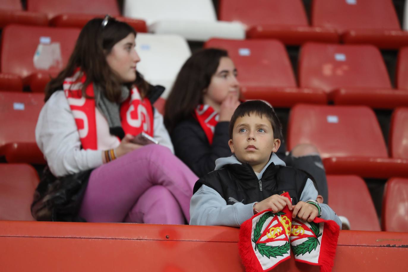 Fotos: ¿Estuviste en el Sporting - Levante? ¡Búscate en las fotos!