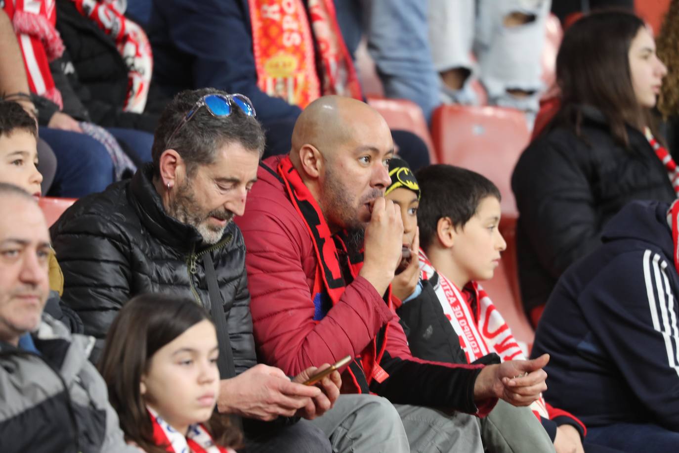 Fotos: ¿Estuviste en el Sporting - Levante? ¡Búscate en las fotos!