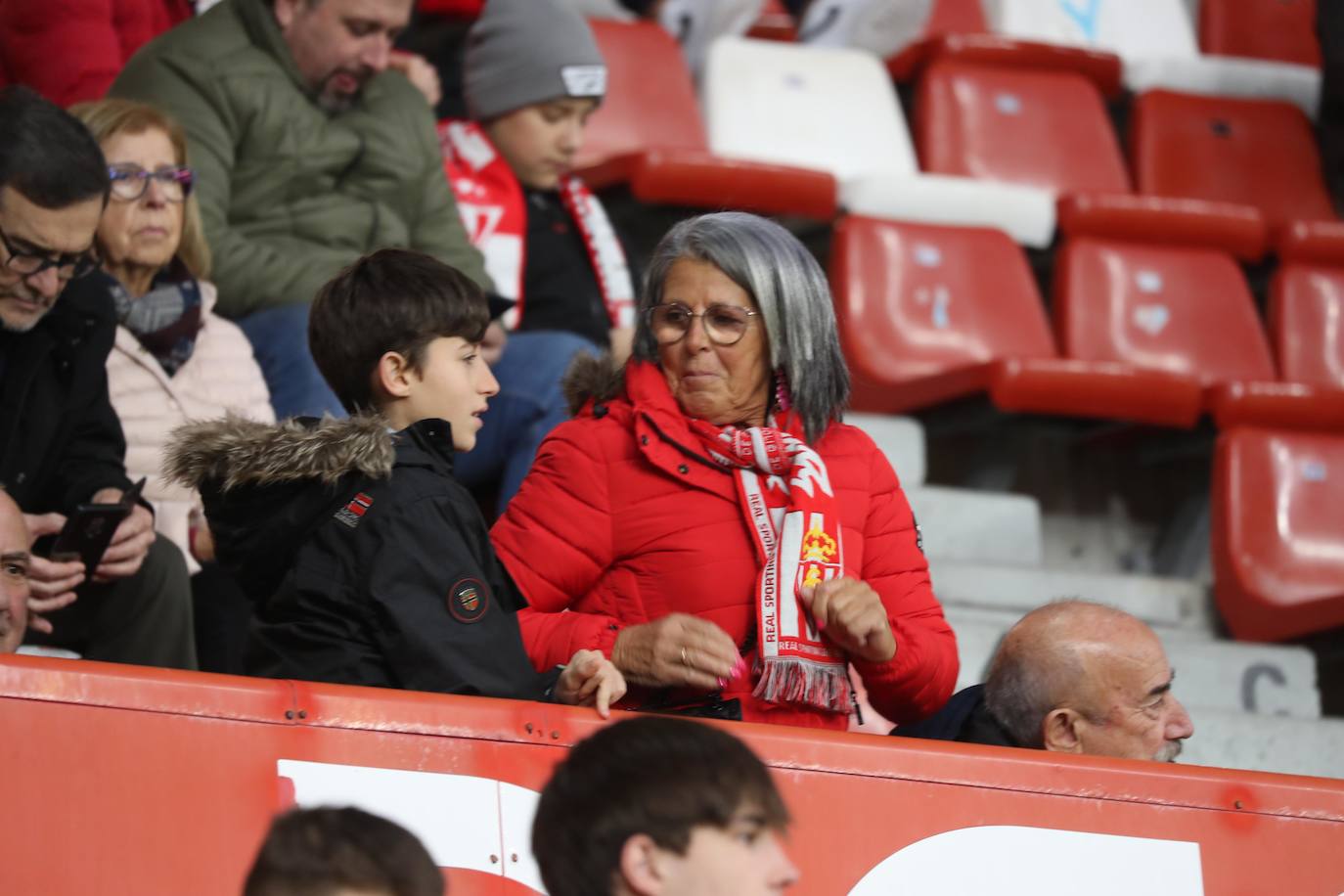 Fotos: ¿Estuviste en el Sporting - Levante? ¡Búscate en las fotos!