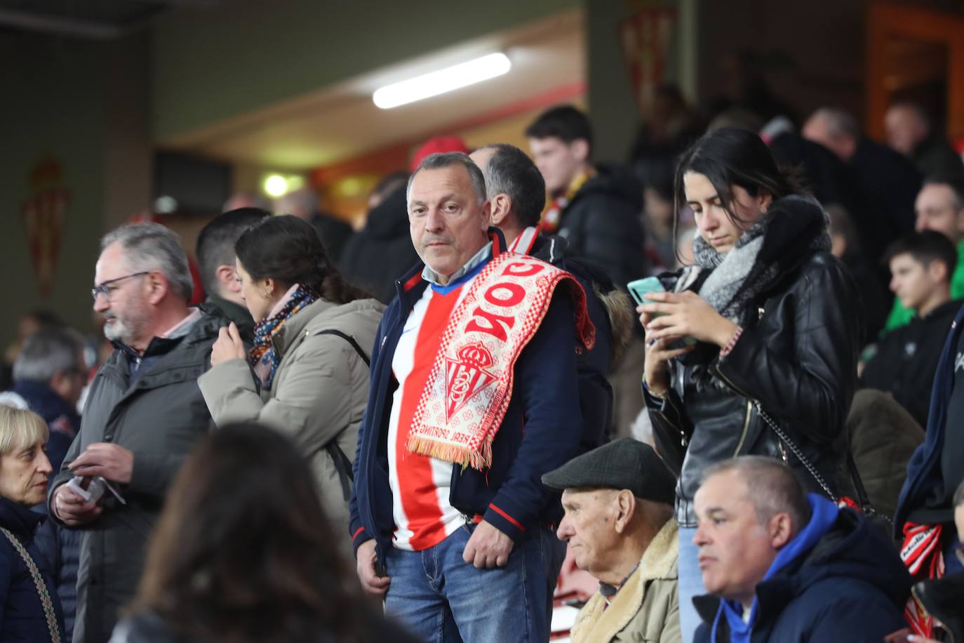 Fotos: ¿Estuviste en el Sporting - Levante? ¡Búscate en las fotos!