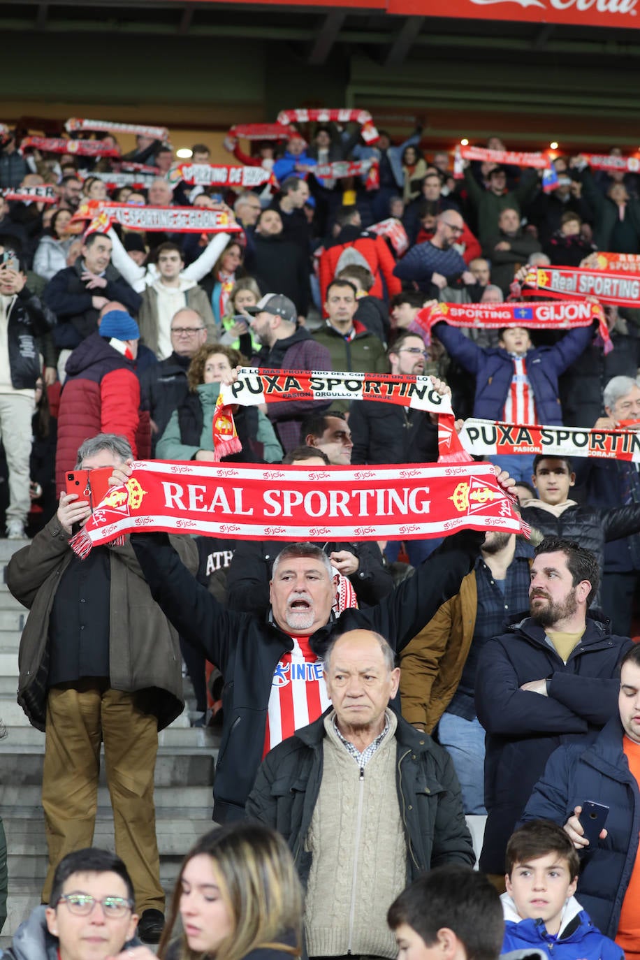 Fotos: ¿Estuviste en el Sporting - Levante? ¡Búscate en las fotos!