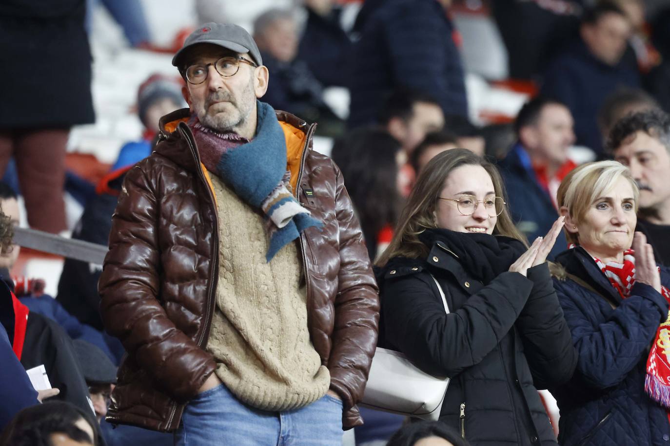 Fotos: ¿Estuviste en el Sporting - Levante? ¡Búscate en las fotos!