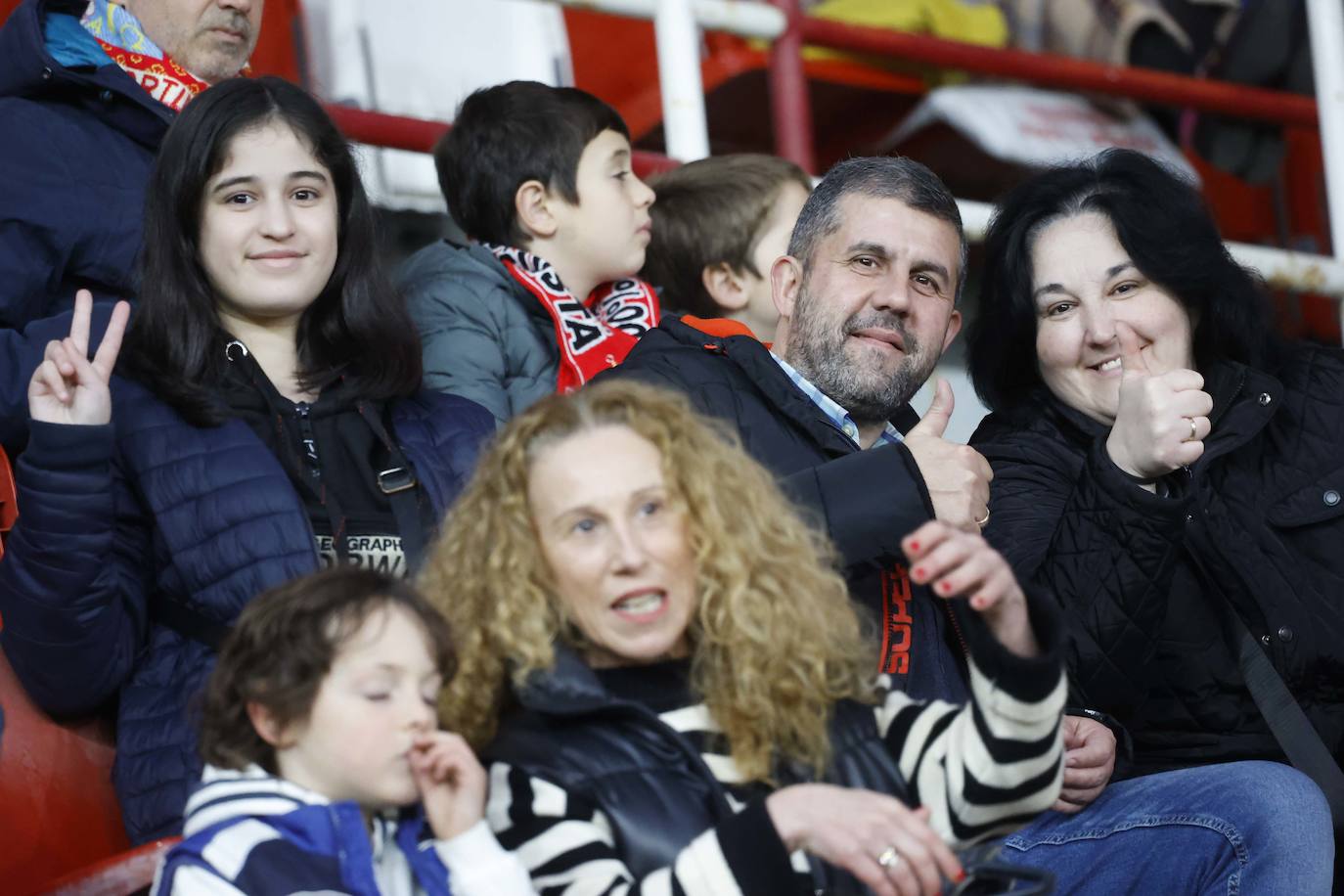 Fotos: ¿Estuviste en el Sporting - Levante? ¡Búscate en las fotos!