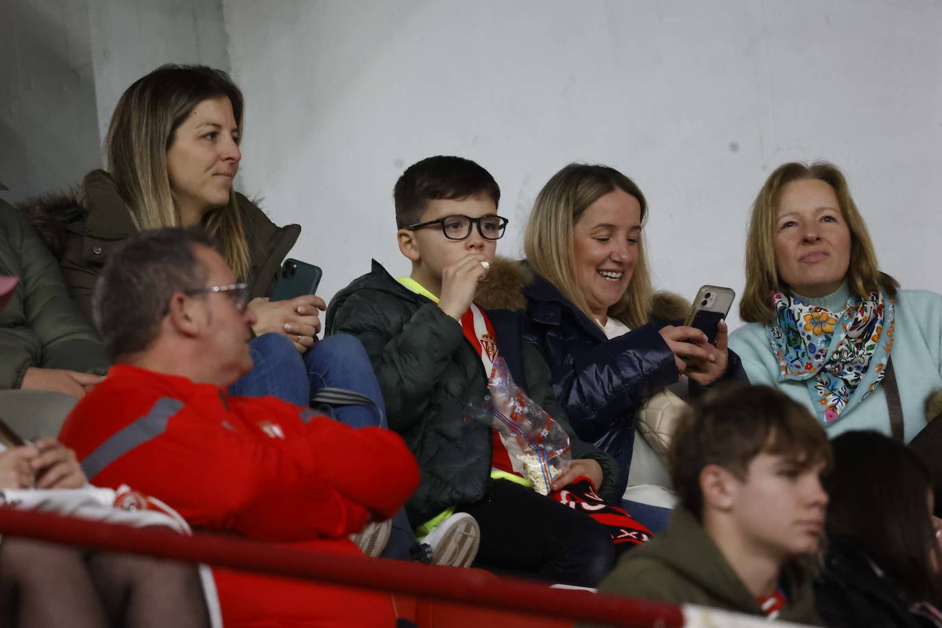 Fotos: ¿Estuviste en el Sporting - Levante? ¡Búscate en las fotos!