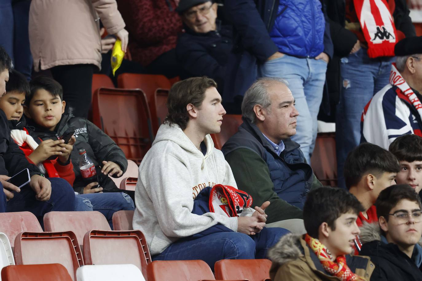 Fotos: ¿Estuviste en el Sporting - Levante? ¡Búscate en las fotos!