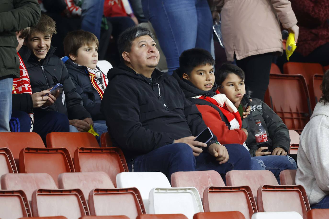 Fotos: ¿Estuviste en el Sporting - Levante? ¡Búscate en las fotos!