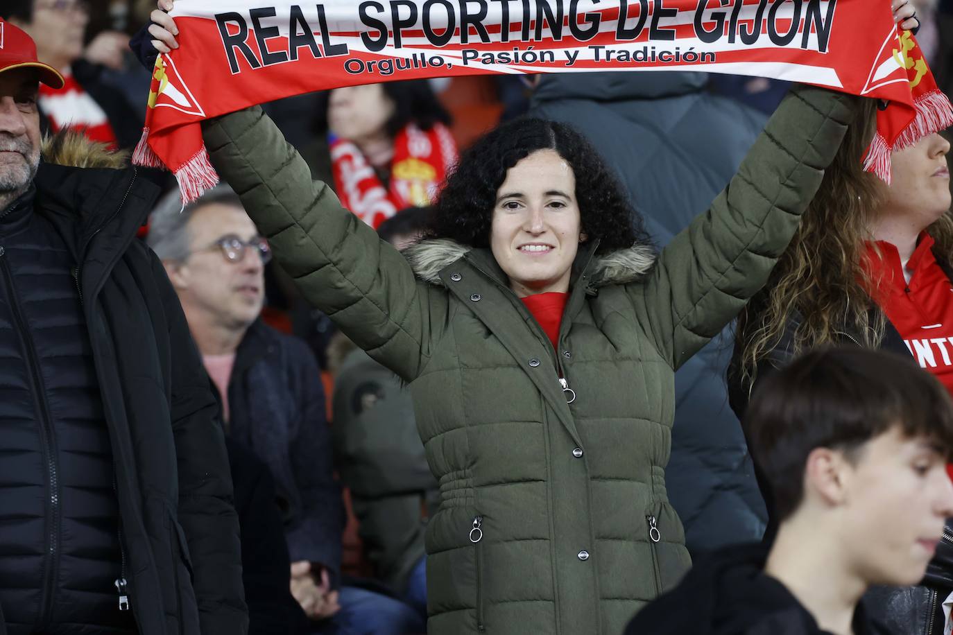 Fotos: ¿Estuviste en el Sporting - Levante? ¡Búscate en las fotos!