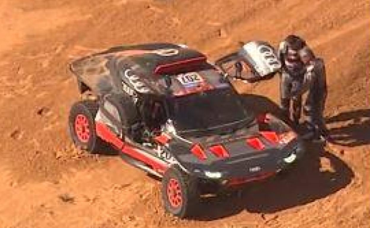 Un accidente de Carlos Sainz en el Dakar le deja sin opciones de ganar