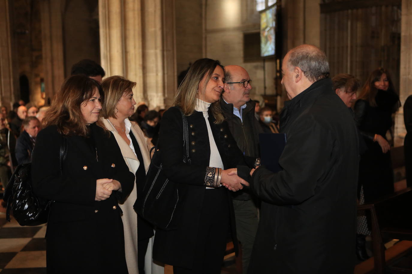 Fotos: Asturias se despide de Benedicto XVI con un multitudinario funeral en la Catedral de Oviedo