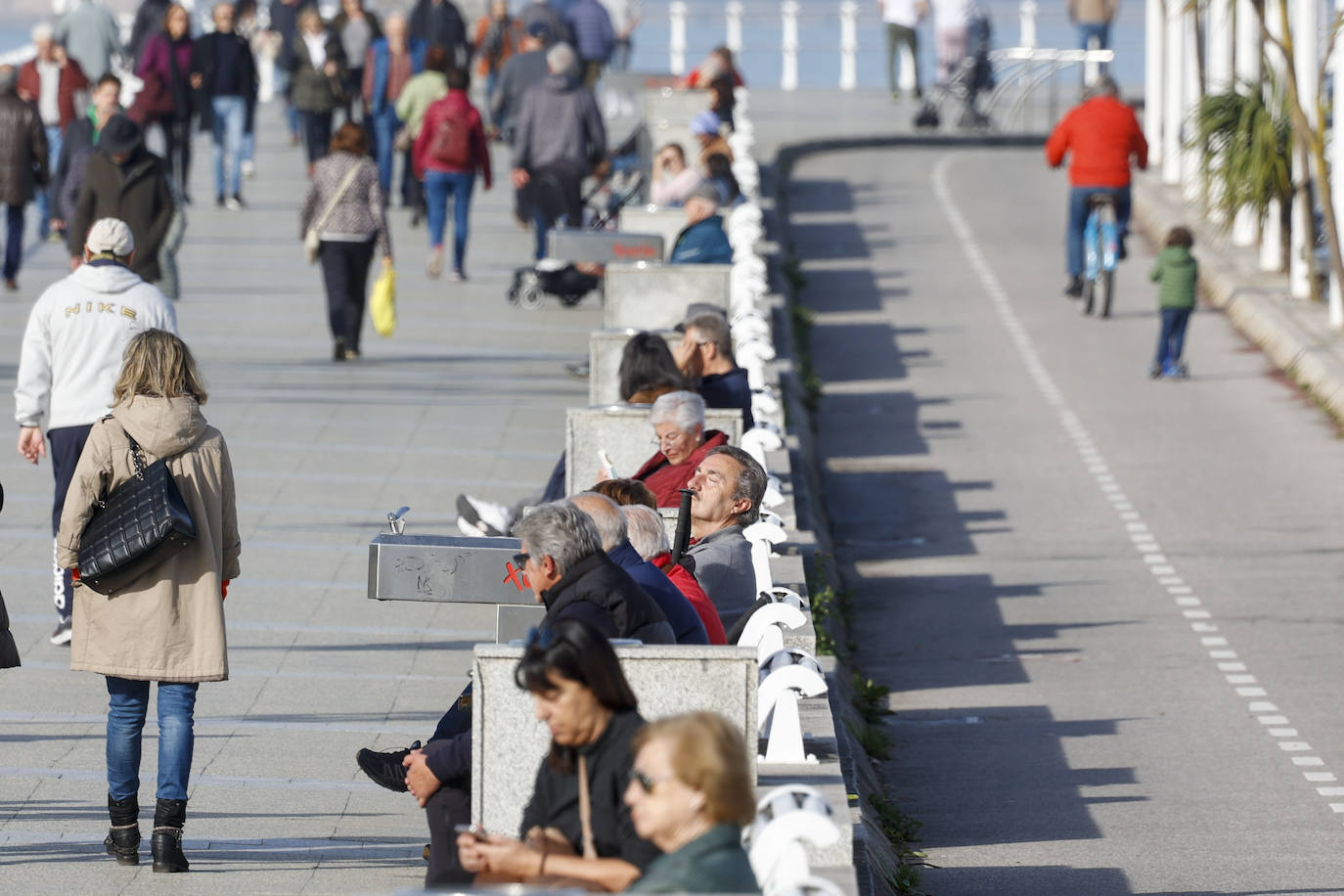 Fotos: El sol vuelve a brillar en Asturias