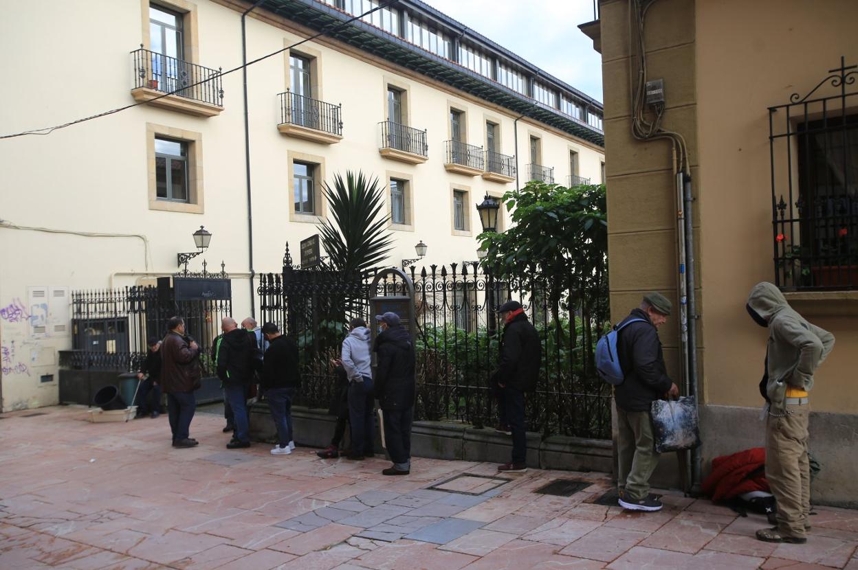 Colas en la Cocina Económica. 