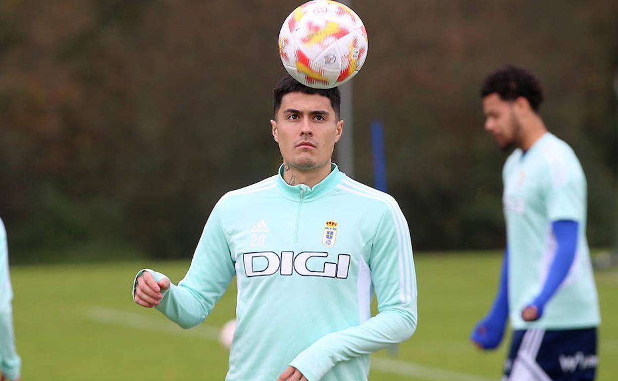 Hugo Rama en uno de los entrenamoientos del Real Oviedo