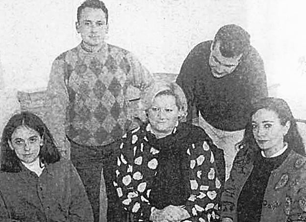 El equipo de Adansi al completo, en la sede del centro.