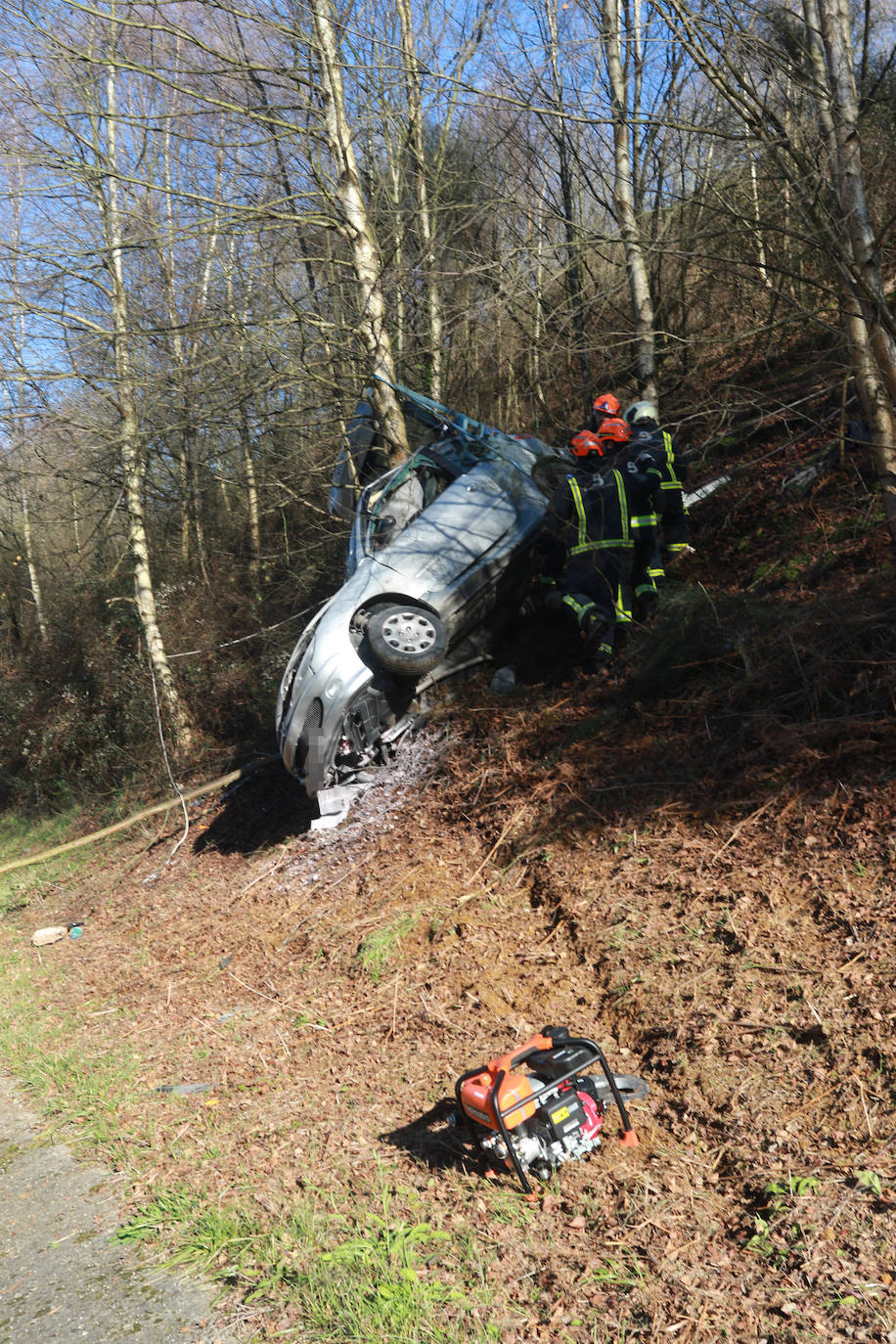 Fotos: Fallece el párroco de Turón en un accidente de tráfico en Siero