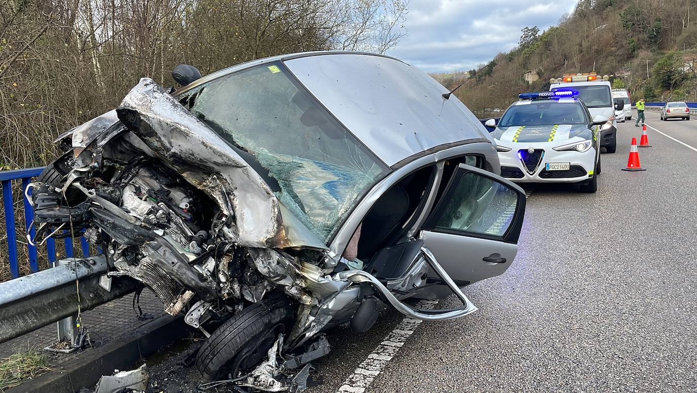 Fotos: Choque de dos vehículos en el corredor del Nalón