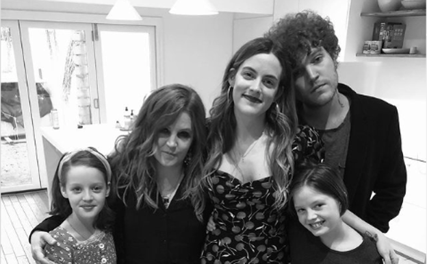 Lisa Marie Presley junto a sus cuatro hijo en una fotografía de su Instagram de 2019, un año antes de que Benjamin Storm se suicidara.