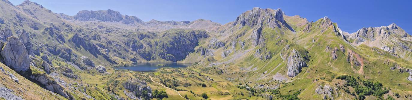 Somiedo comprende uno de los relieves más accidentados de Asturias, repleto de caprichosas formas kársticas