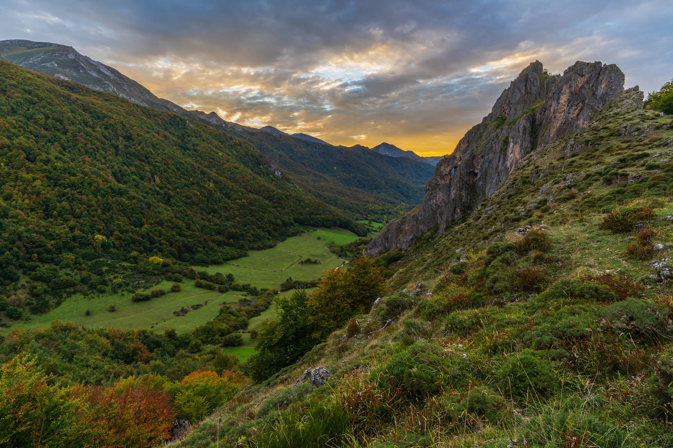 Los paisajes en Somiedo están caracterizados por la diferencia altimétrica, que oscila entre los 2.200 y los 400 metros del nivel del mar. 