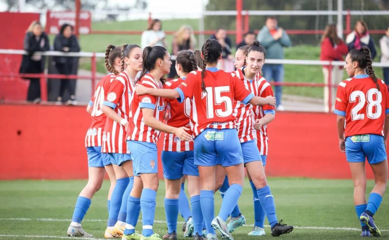 Las jugadoras del conjunto rojiblanco celebran uno de los tantos.