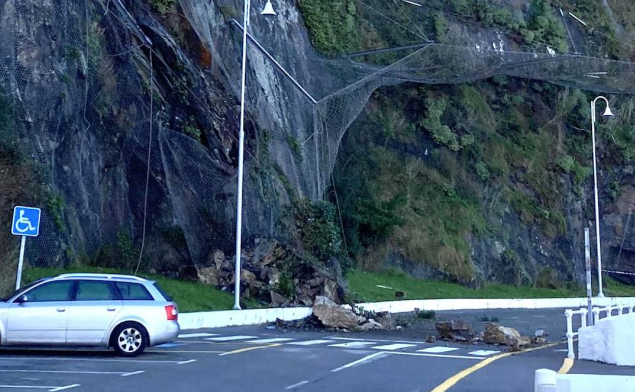 Las intensas lluvias provocaron el desprendimiento de parte de la ladera. 