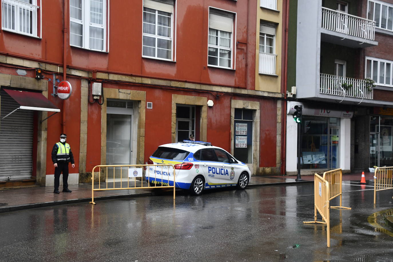 Fotos: Las consecuencias del temporal en Avilés: calles inundadas y árboles caídos