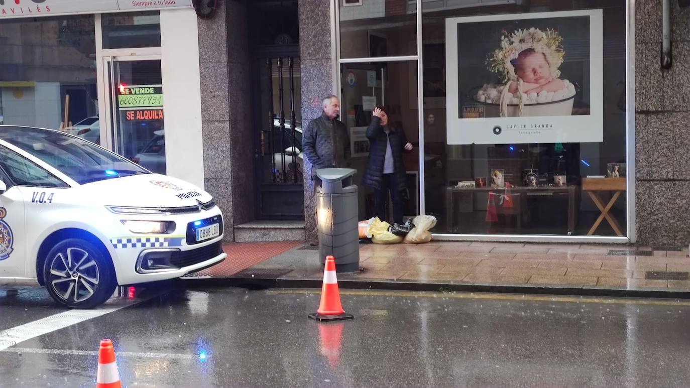 Fotos: Las consecuencias del temporal en Avilés: calles inundadas y árboles caídos