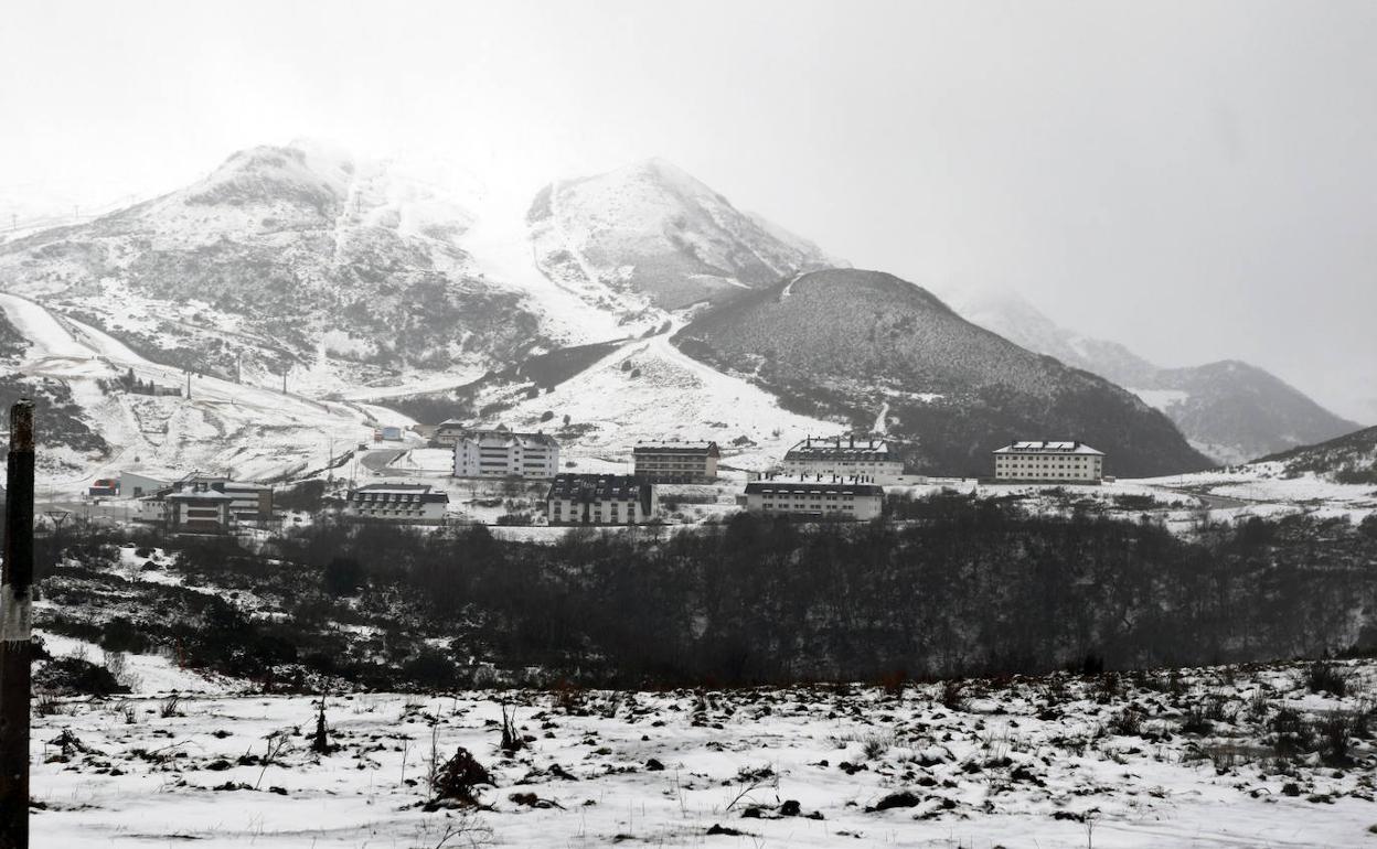 Pajares nevado, este lunes.