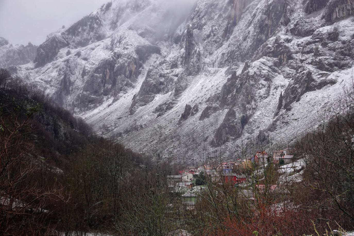 Fotos: Bajo la nieve en Cabrales