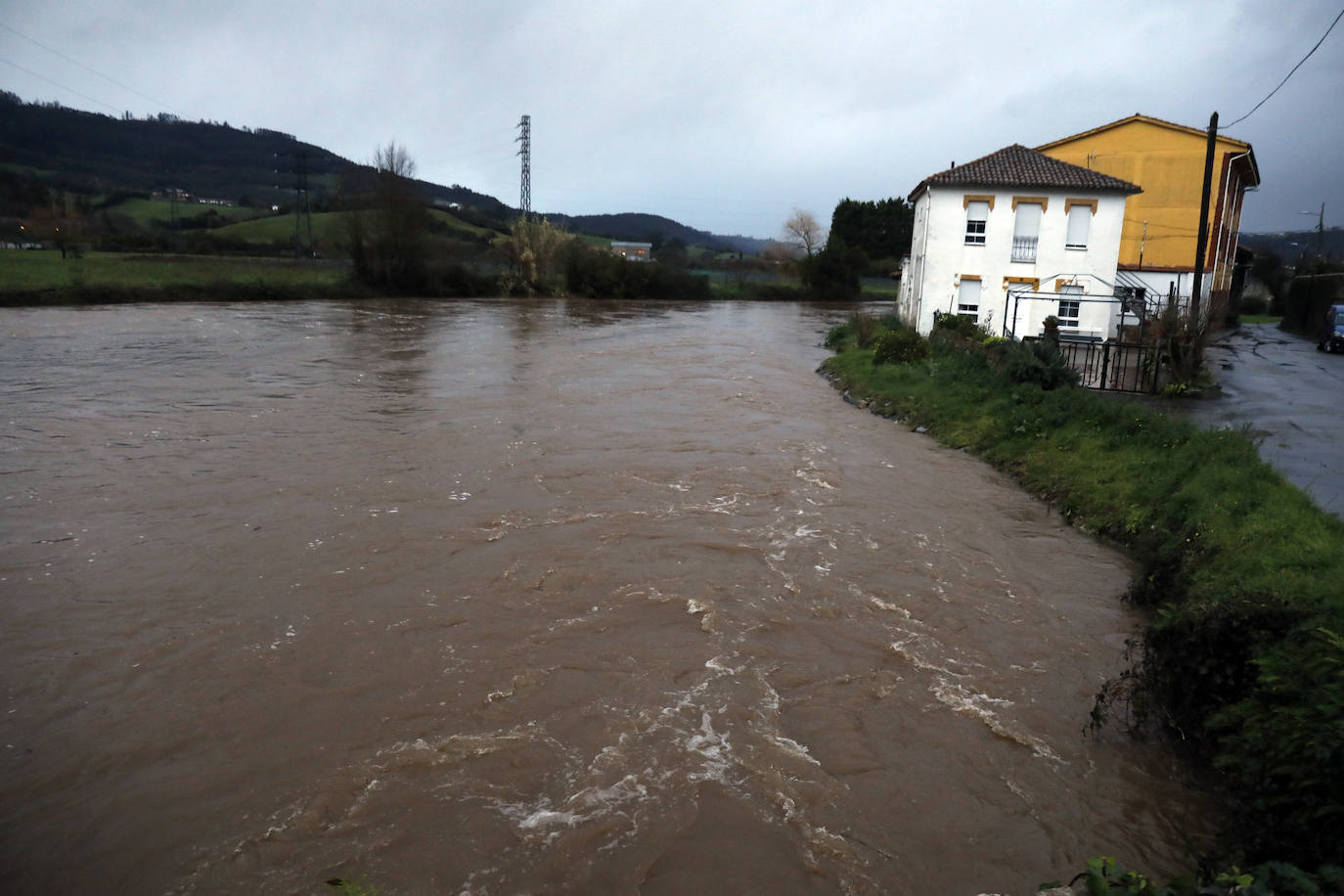 Fotos: El temporal azota con fuerza en Villaviciosa