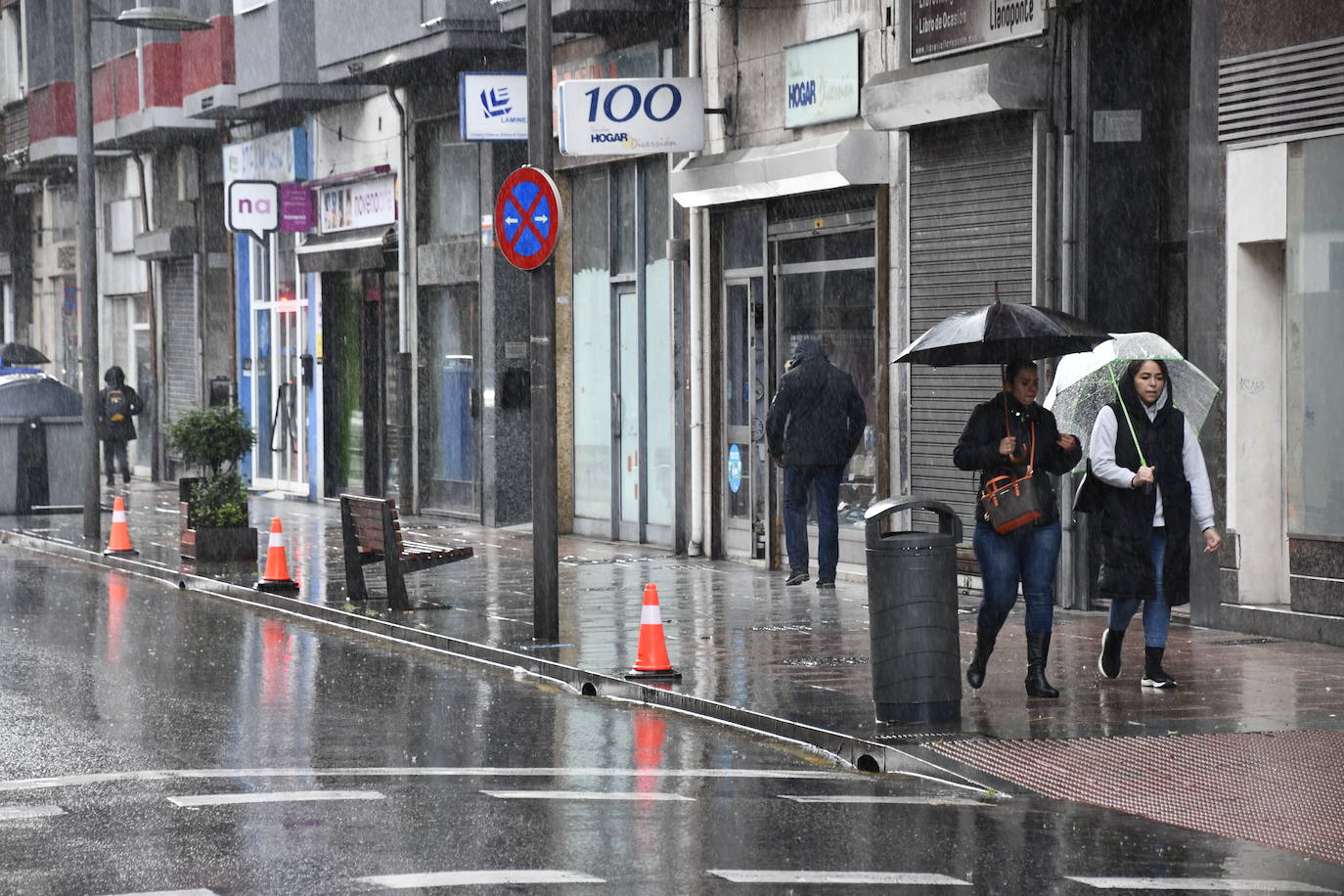 Fotos: Árboles caídos y nuevas inundaciones por fuerte temporal en Avilés